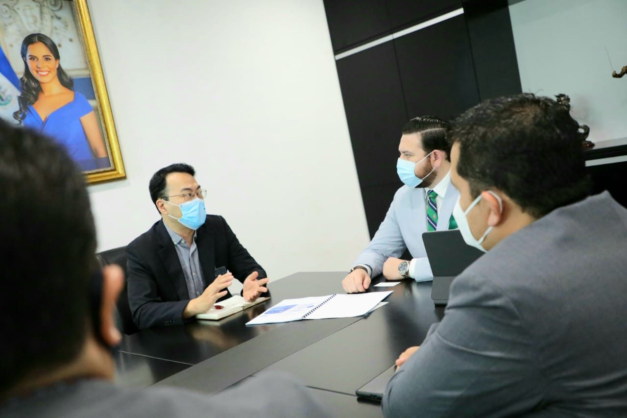 Comisionado Cristian Flores sostiene reunión con gerente general de Samsung Panamá comisionado-cristian-flores-sostiene-reunion-con-gerente-general-de-samsung-panama